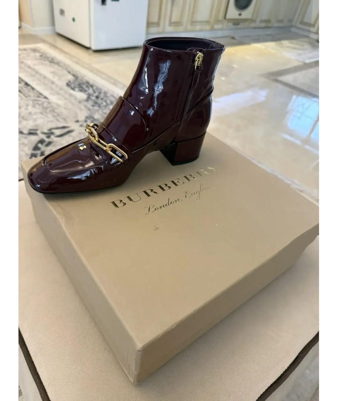 BURBERRY Бордовые ботильоны из лакированной кожи, фото 4