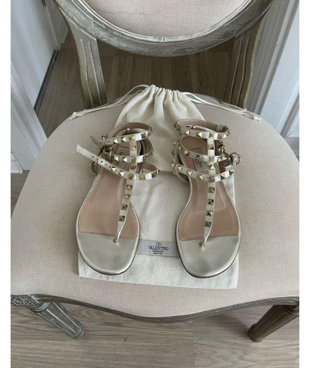 VALENTINO Золотые кожаные босоножки, фото 2