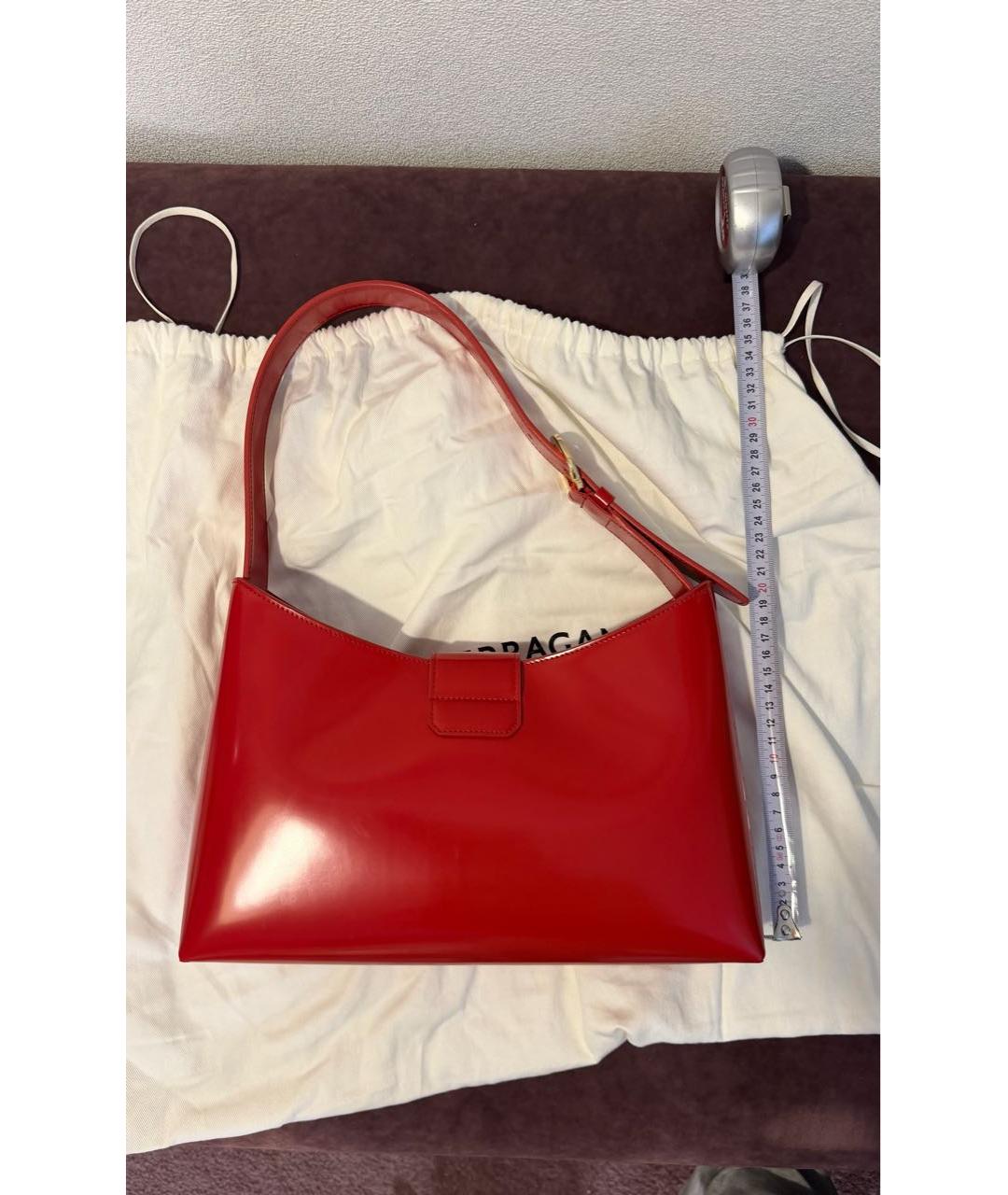 FERRAGAMO Красная сумка с короткими ручками из лакированной кожи, фото 3