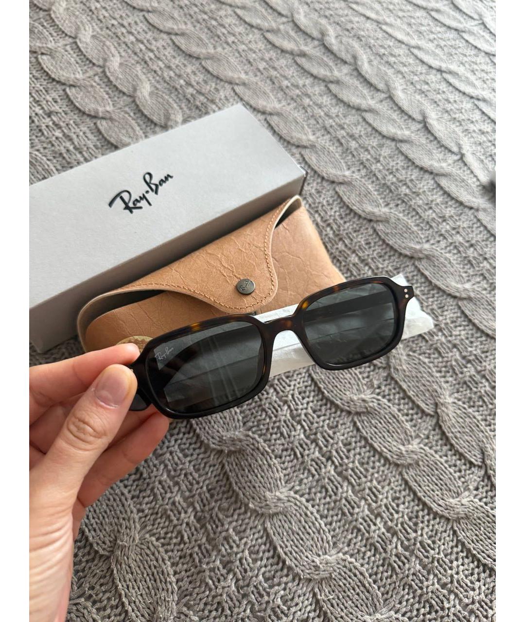 RAY BAN Коричневые пластиковые солнцезащитные очки, фото 2