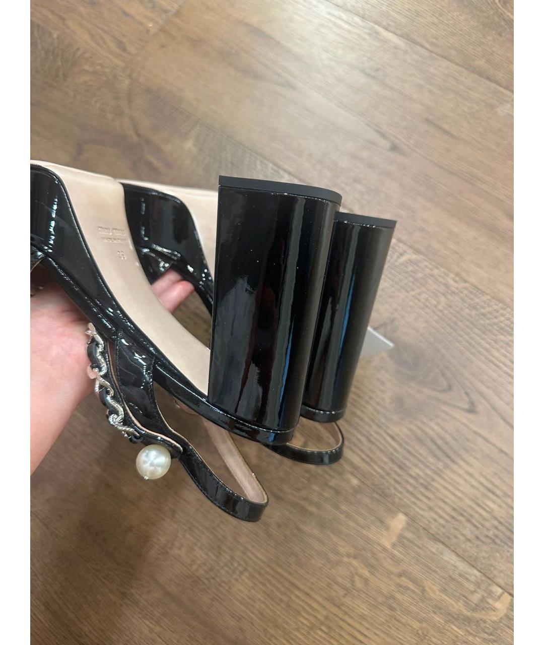 MIU MIU Черные босоножки из лакированной кожи, фото 3