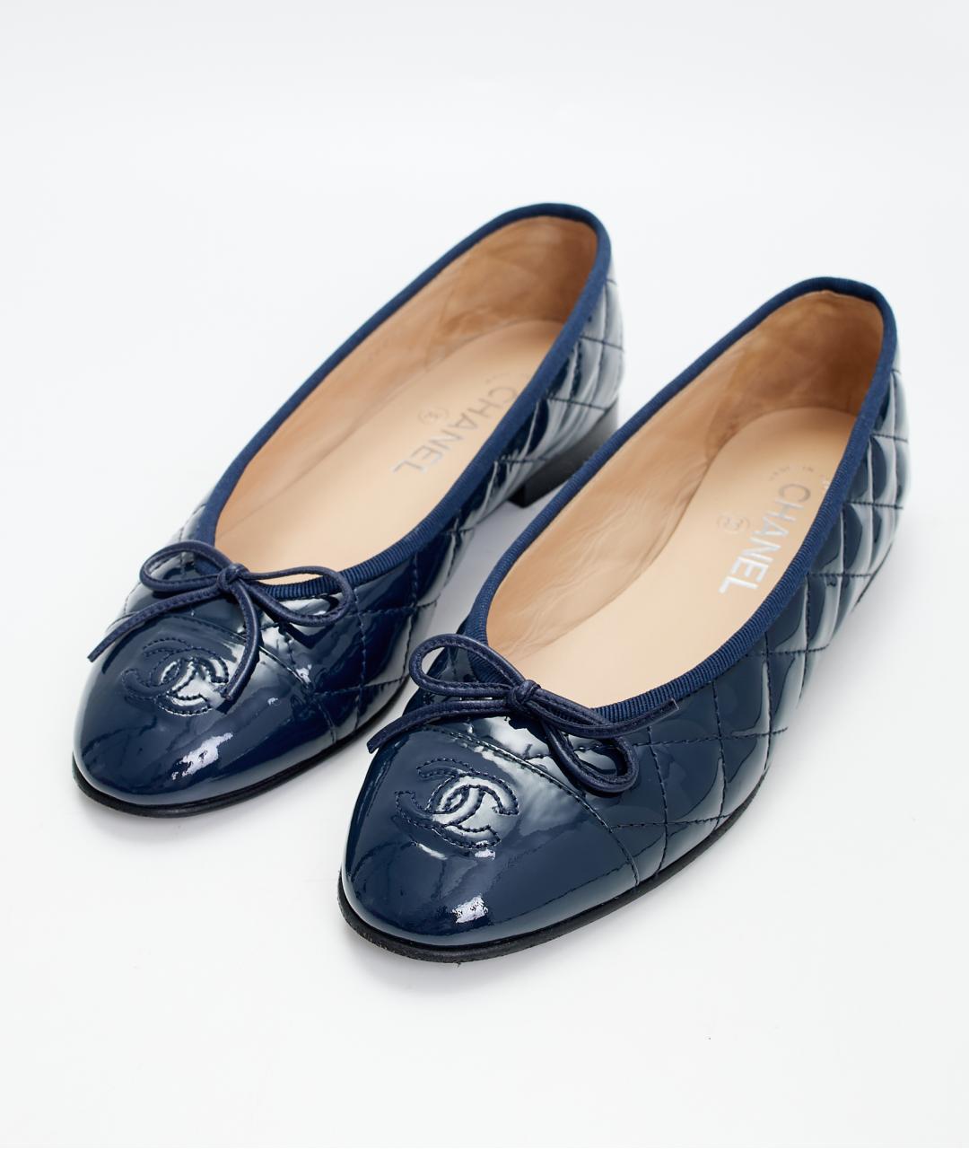 CHANEL Синие балетки из лакированной кожи, фото 2