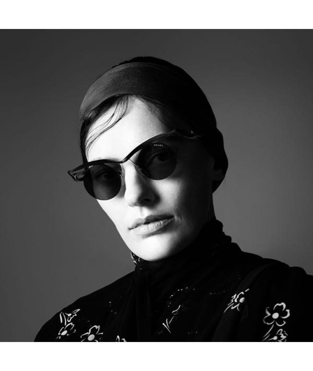 PRADA Черные пластиковые солнцезащитные очки, фото 2