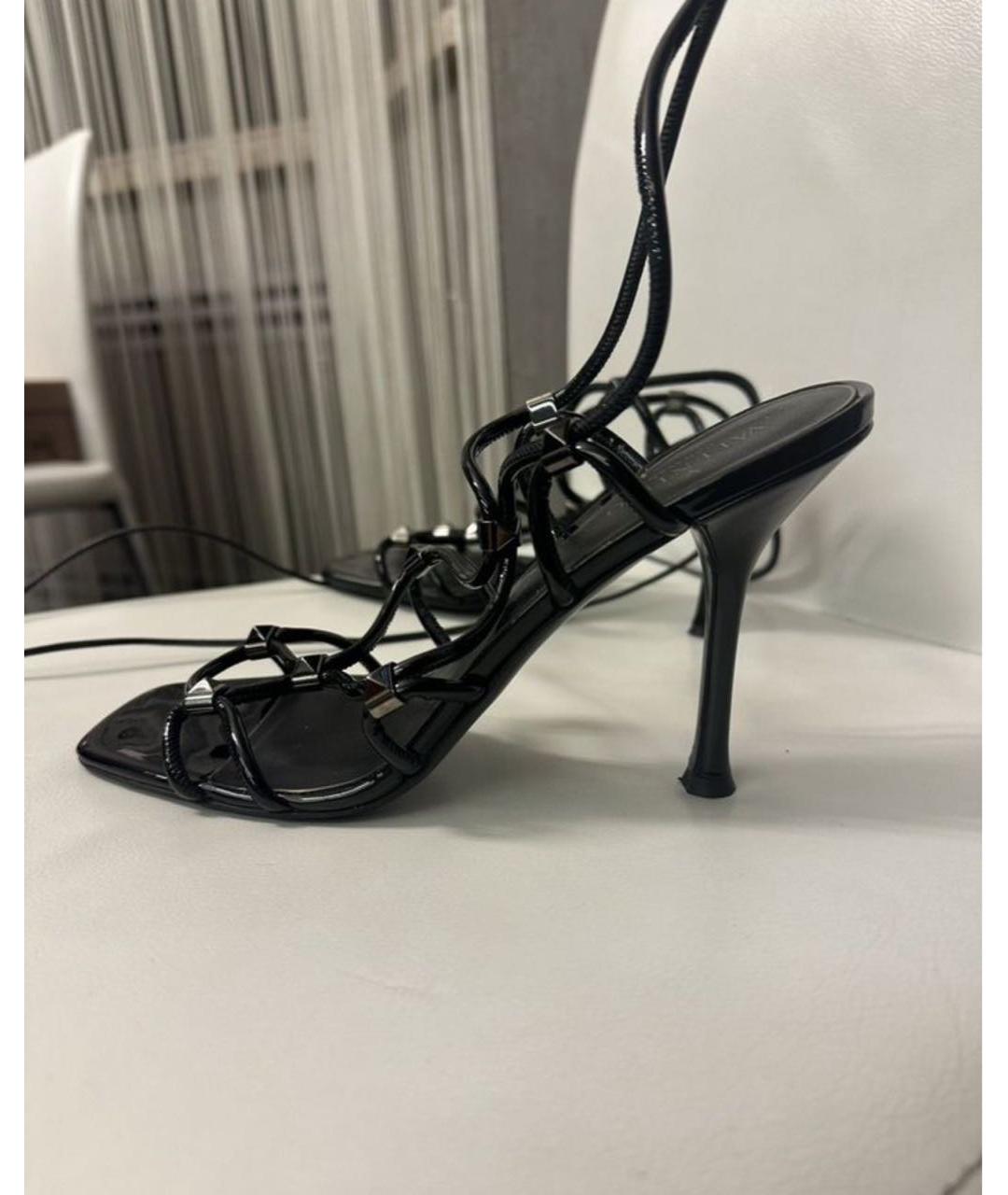 VALENTINO Черные босоножки из лакированной кожи, фото 7