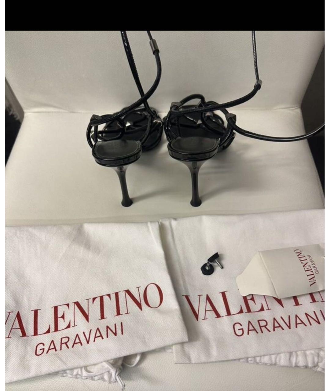 VALENTINO Черные босоножки из лакированной кожи, фото 4