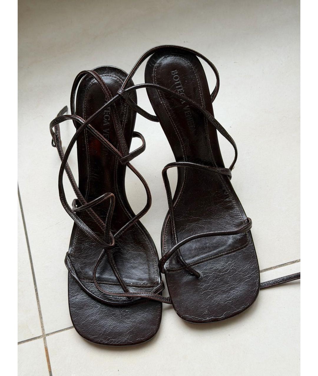 BOTTEGA VENETA Коричневые кожаные босоножки, фото 3