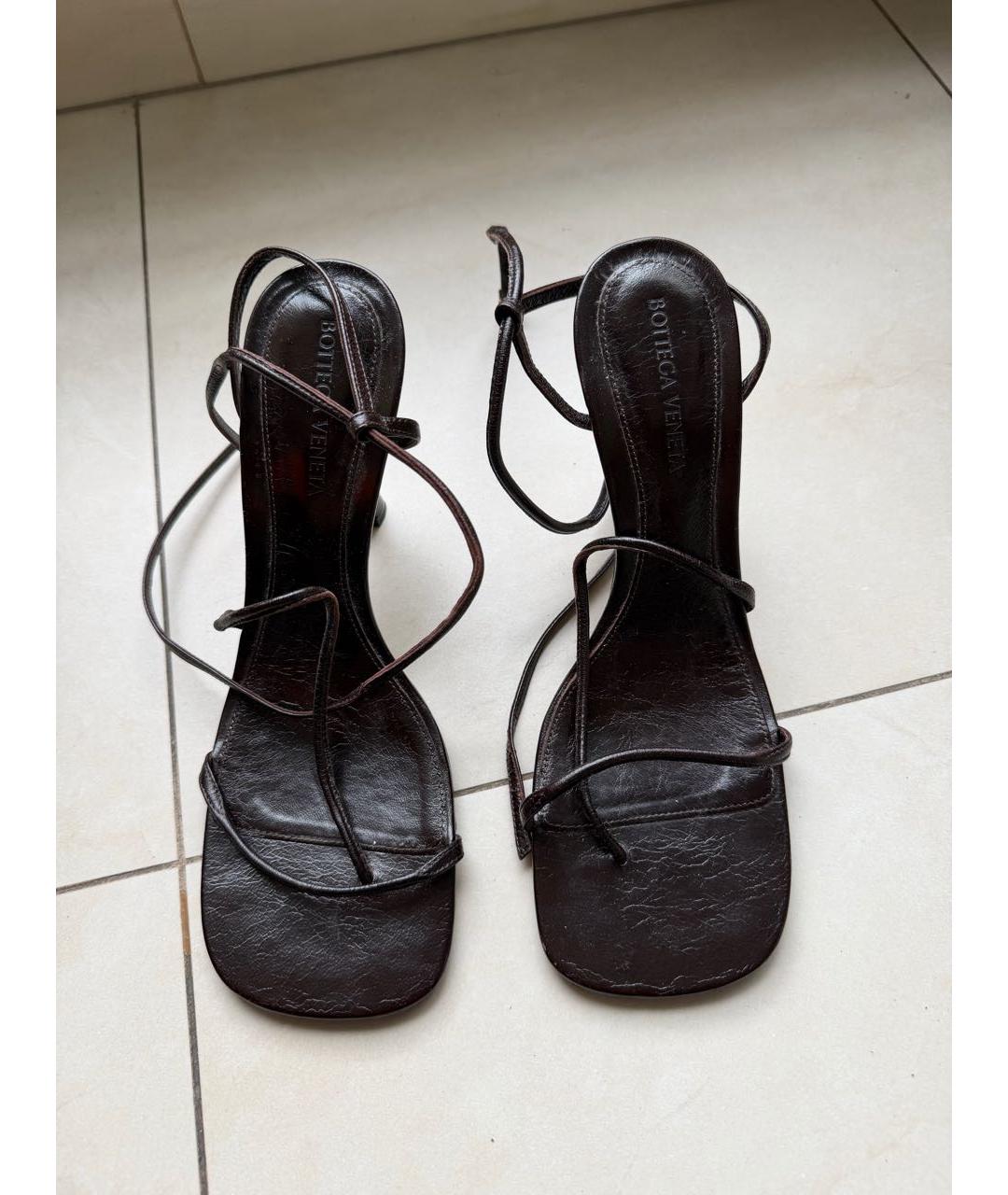 BOTTEGA VENETA Коричневые кожаные босоножки, фото 2