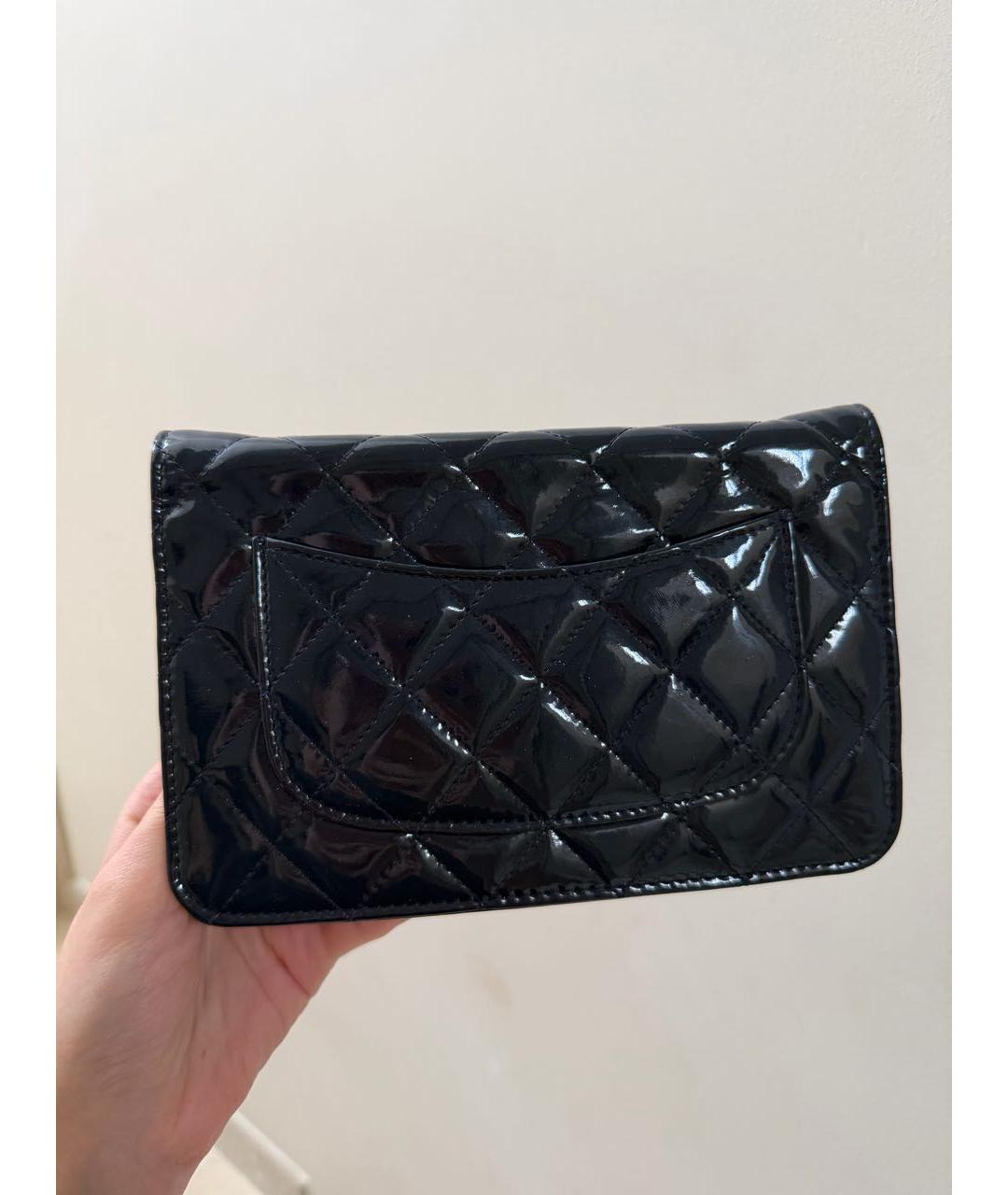 CHANEL Темно-синяя сумка через плечо из лакированной кожи, фото 3