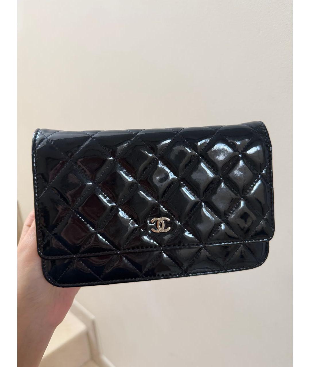 CHANEL Темно-синяя сумка через плечо из лакированной кожи, фото 5