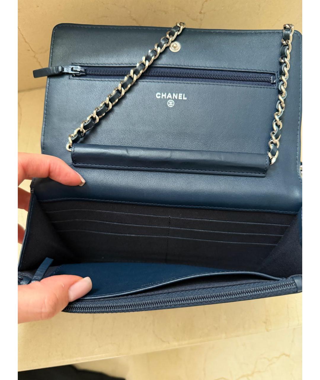 CHANEL Темно-синяя сумка через плечо из лакированной кожи, фото 4