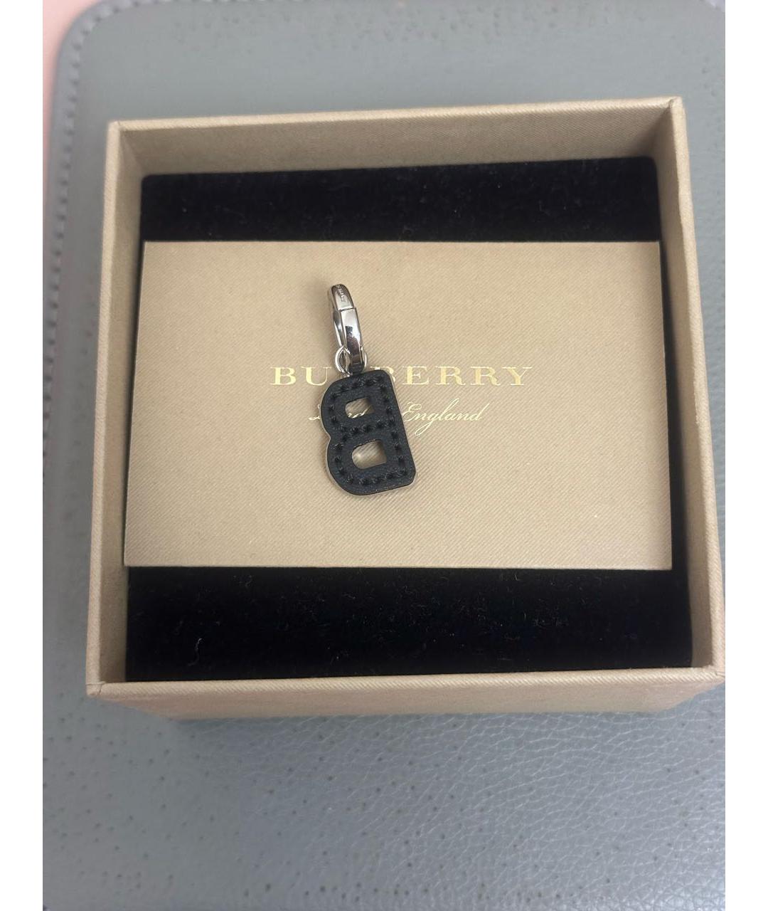BURBERRY Серебряный металлический кулон, фото 3