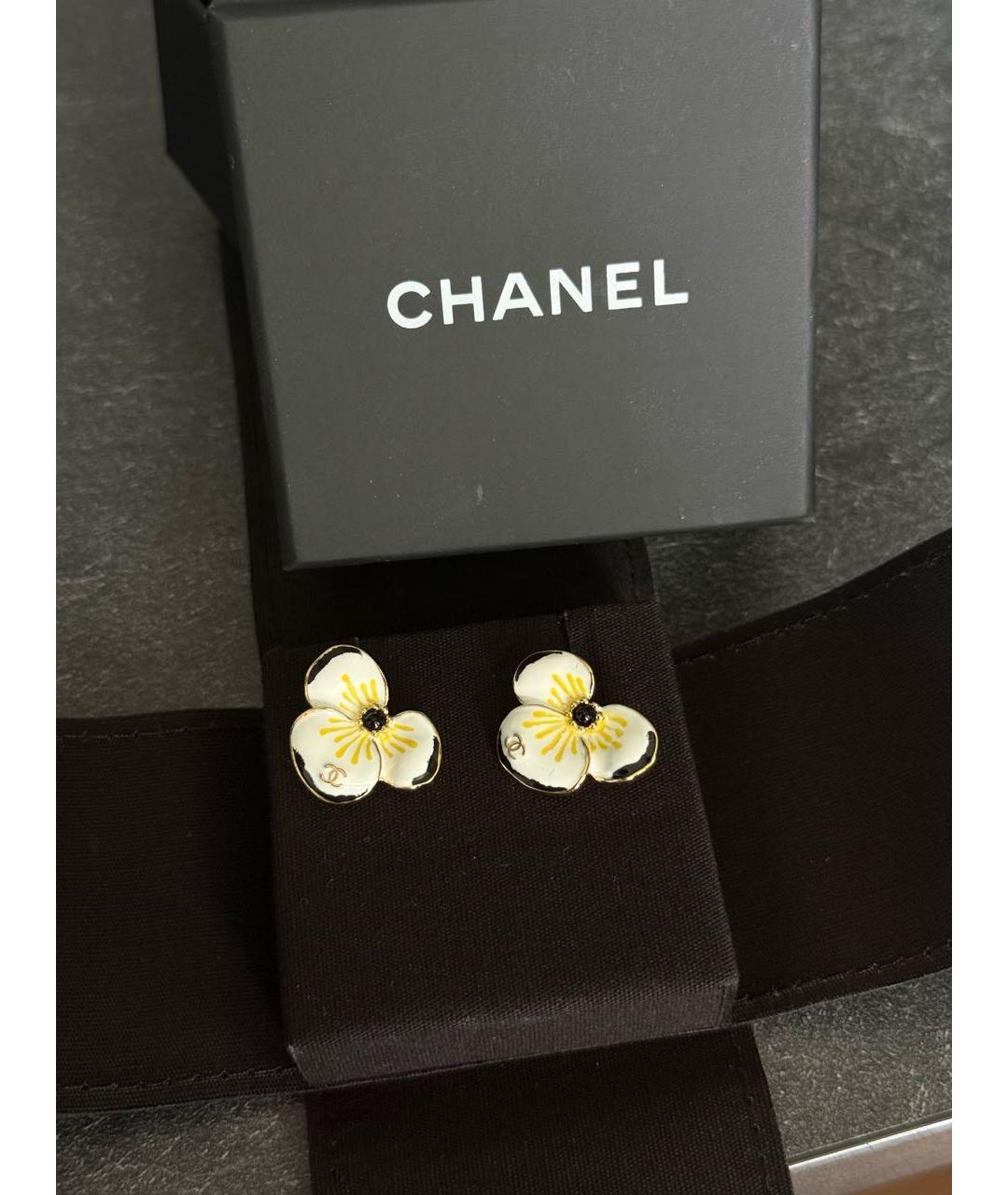 CHANEL Белые металлические серьги, фото 5