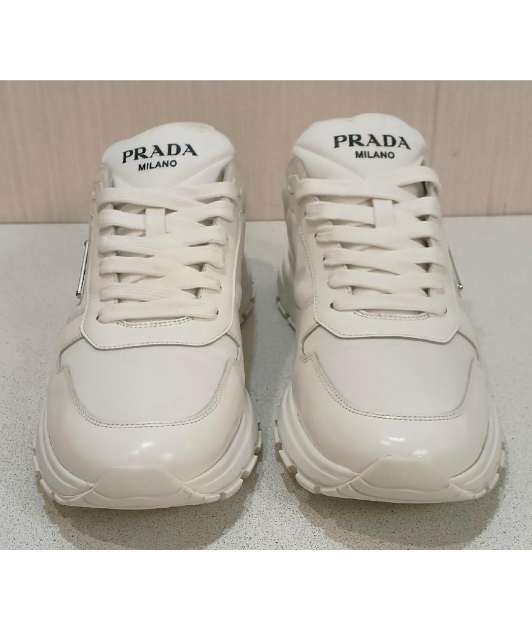 PRADA Белые кожаные низкие кроссовки / кеды, фото 2
