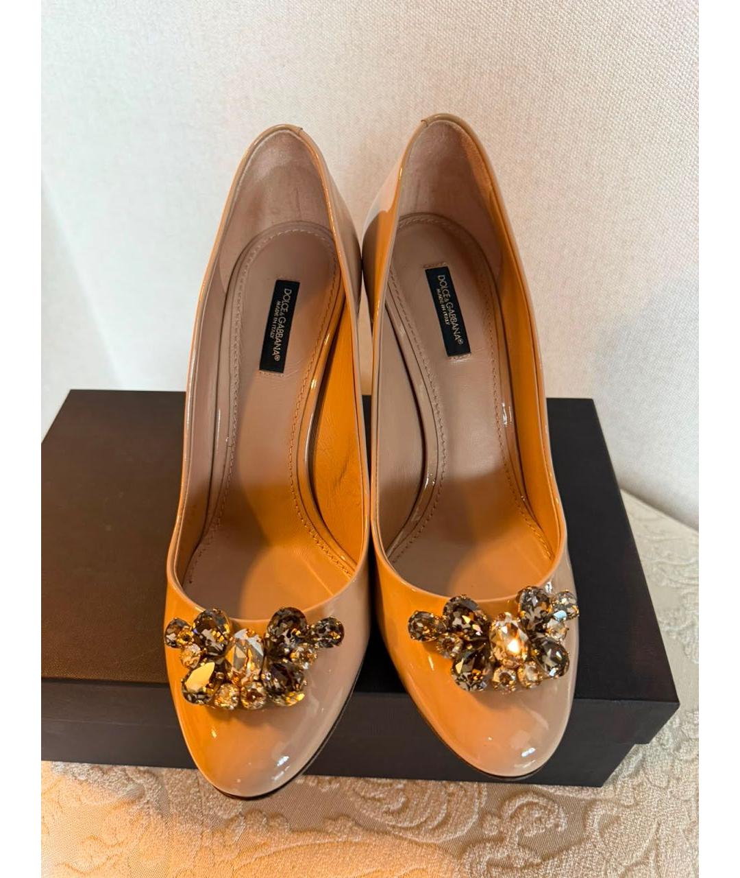 DOLCE&GABBANA Бежевые туфли из лакированной кожи, фото 2