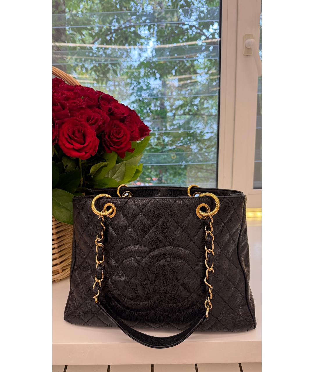 CHANEL Черная кожаная сумка тоут, фото 5