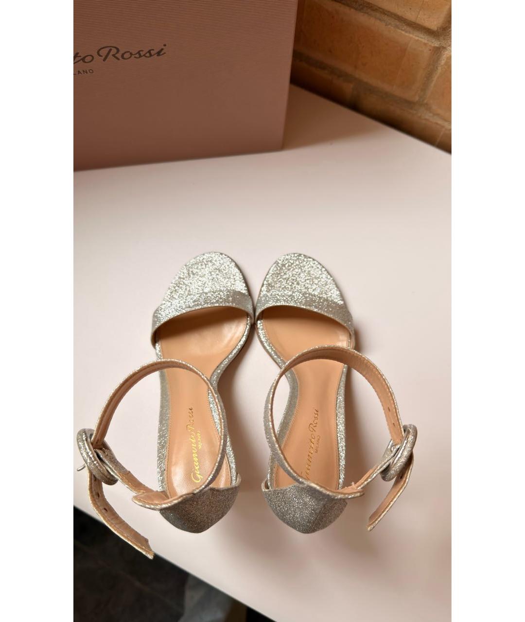GIANVITO ROSSI Серебряные текстильные босоножки, фото 3
