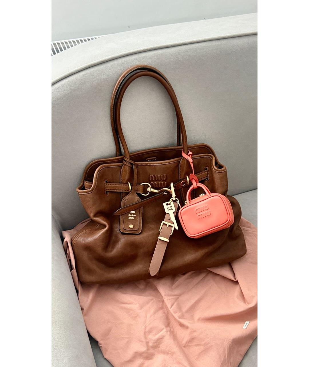 MIU MIU Коричневая кожаная сумка с короткими ручками, фото 8