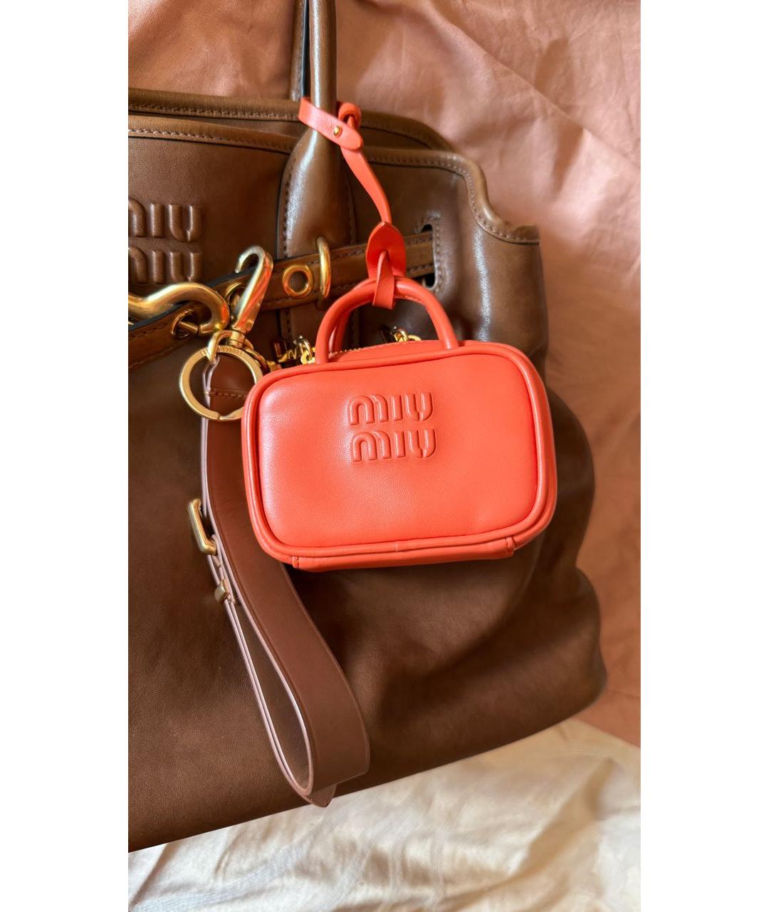 MIU MIU Коричневая кожаная сумка с короткими ручками, фото 6