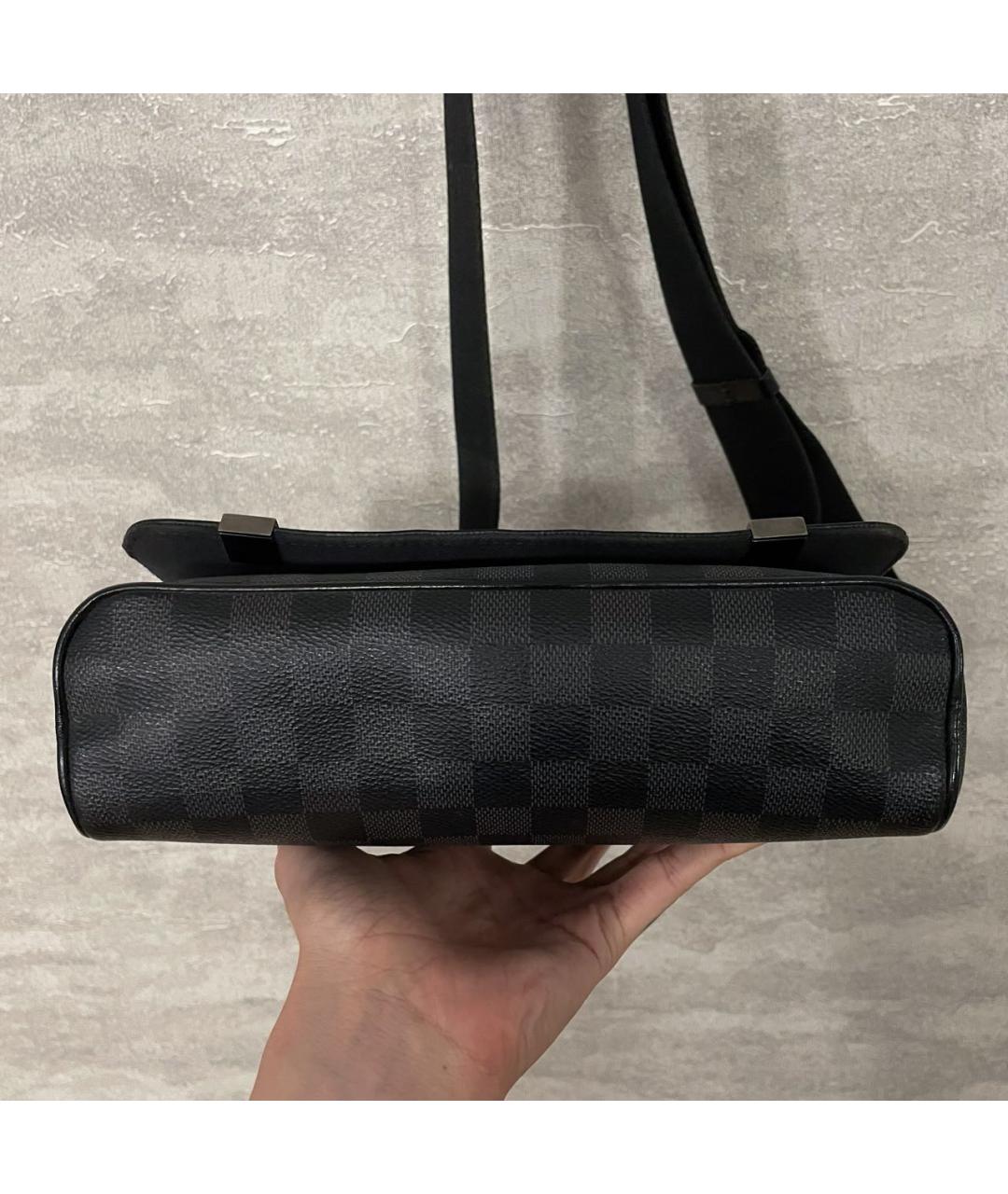 LOUIS VUITTON Черная сумка на плечо из канвы, фото 4