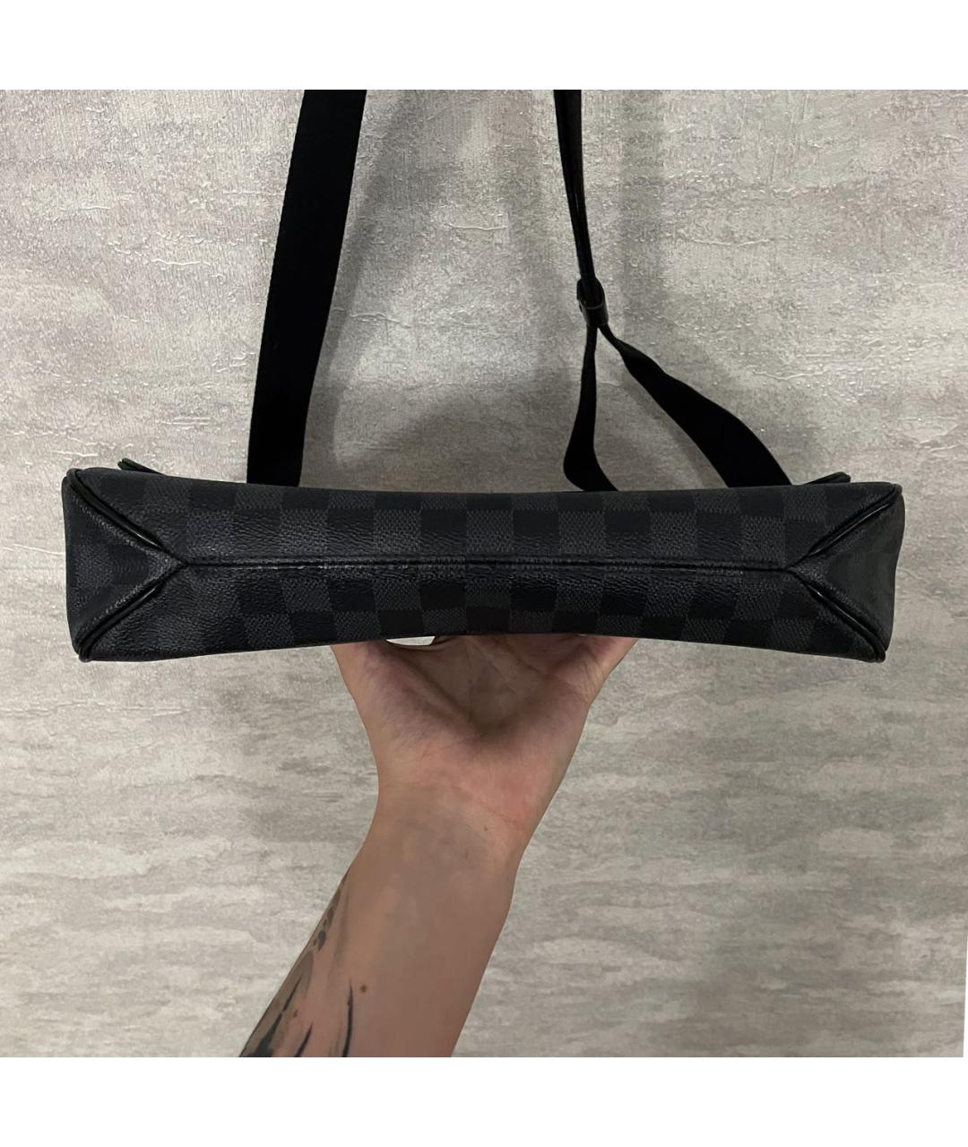 LOUIS VUITTON Черная сумка на плечо из канвы, фото 4