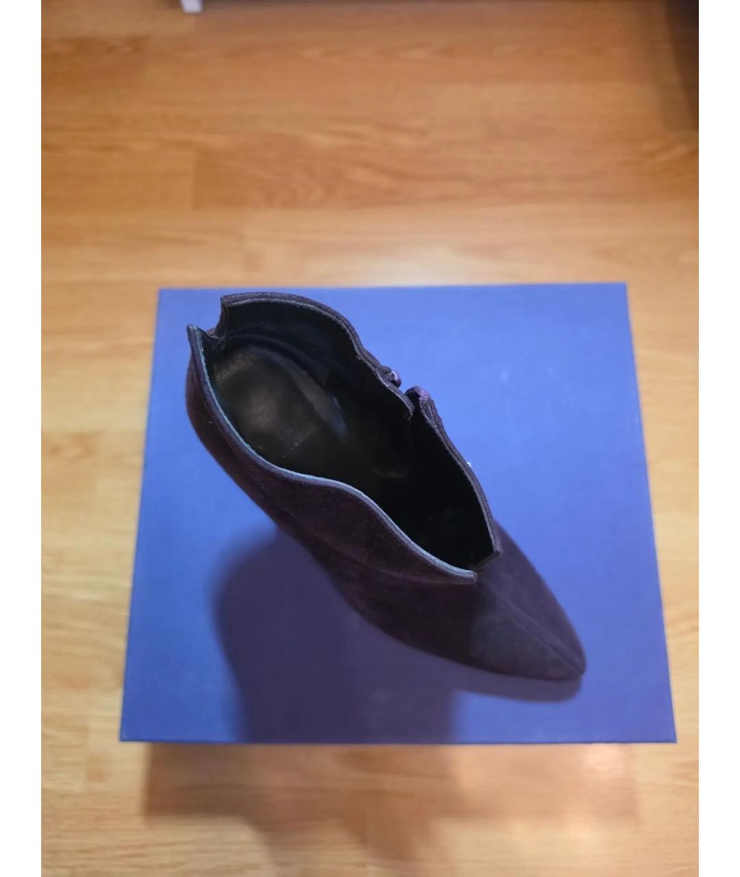 STUART WEITZMAN Фиолетовые замшевые ботильоны, фото 3