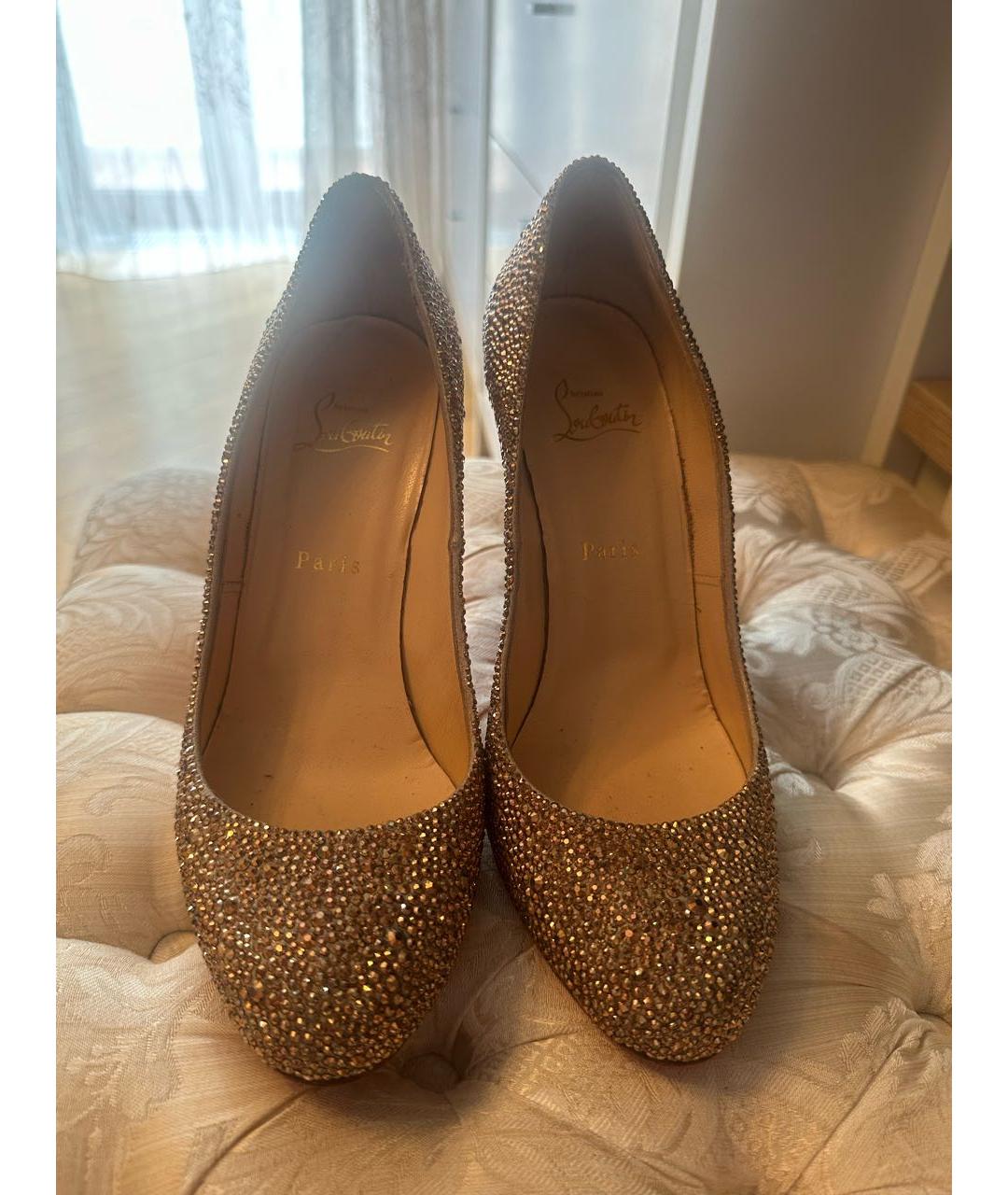 CHRISTIAN LOUBOUTIN Золотые кожаные туфли, фото 2