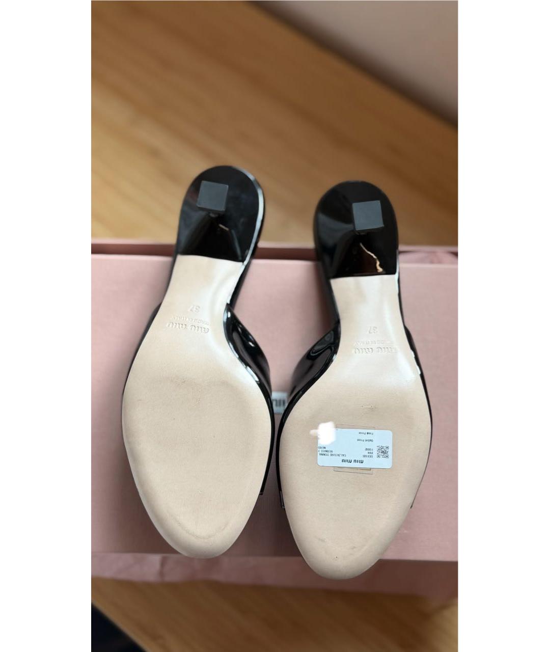 MIU MIU Черные сандалии из лакированной кожи, фото 3