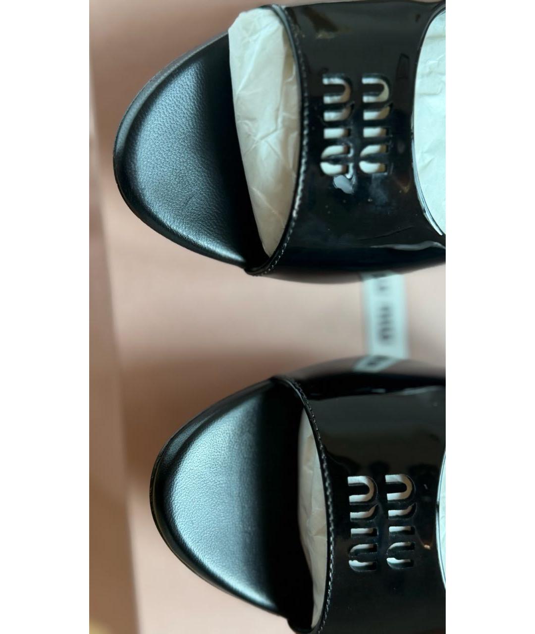 MIU MIU Черные сандалии из лакированной кожи, фото 4
