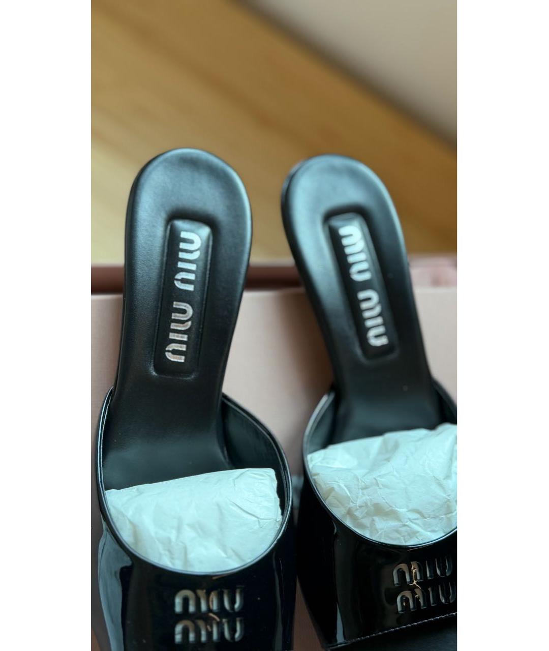 MIU MIU Черные сандалии из лакированной кожи, фото 5
