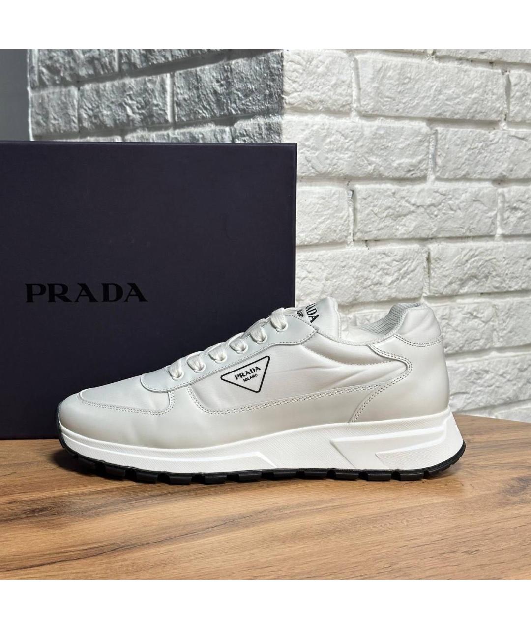 PRADA Белые кожаные низкие кроссовки / кеды, фото 2