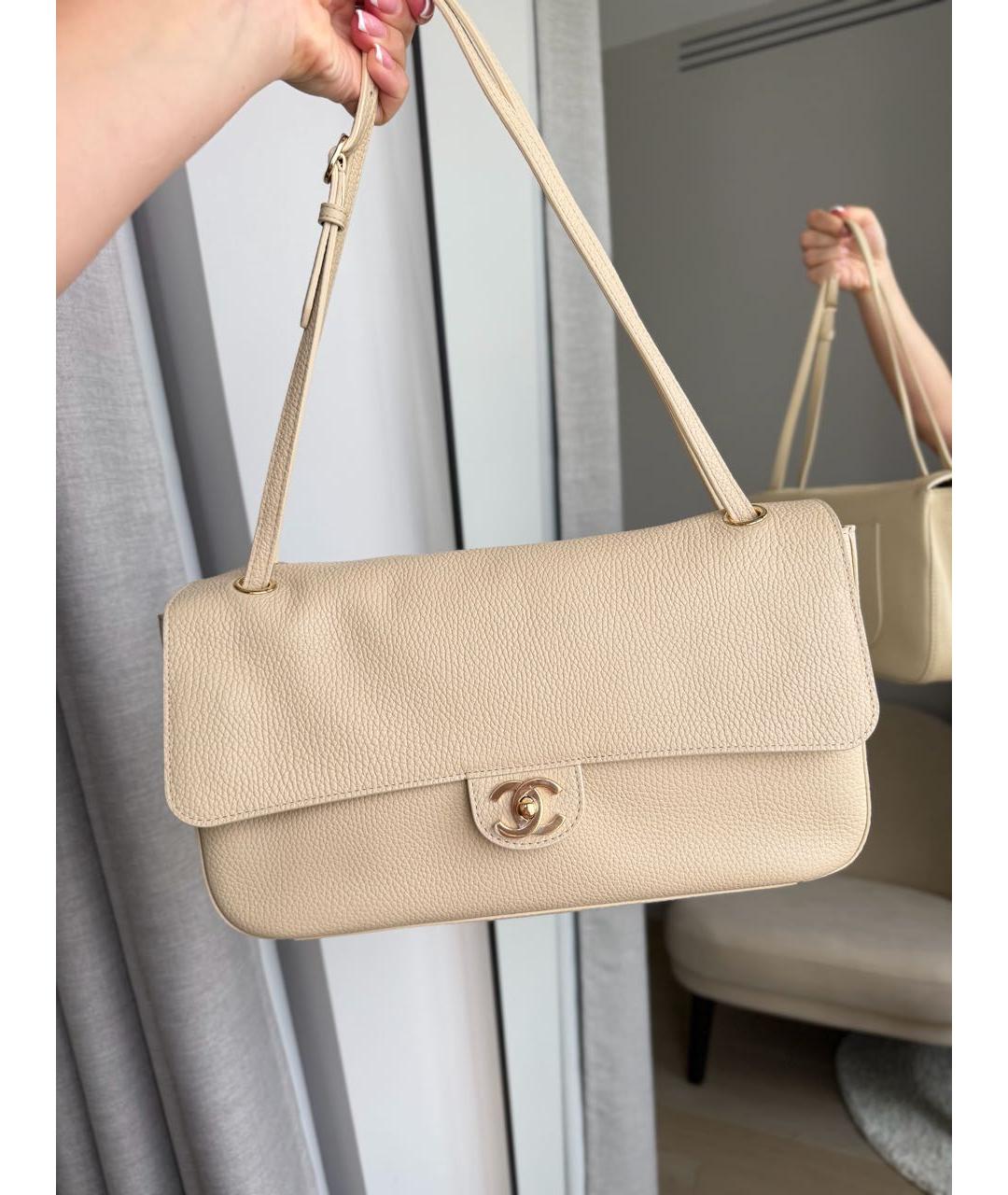 CHANEL Бежевая кожаная сумка через плечо, фото 3
