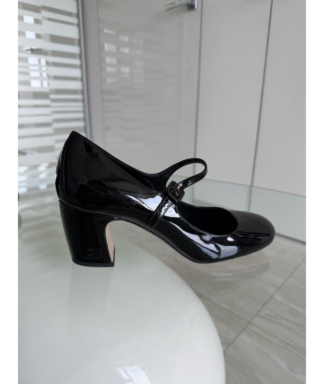 MIU MIU Черные туфли из лакированной кожи, фото 1