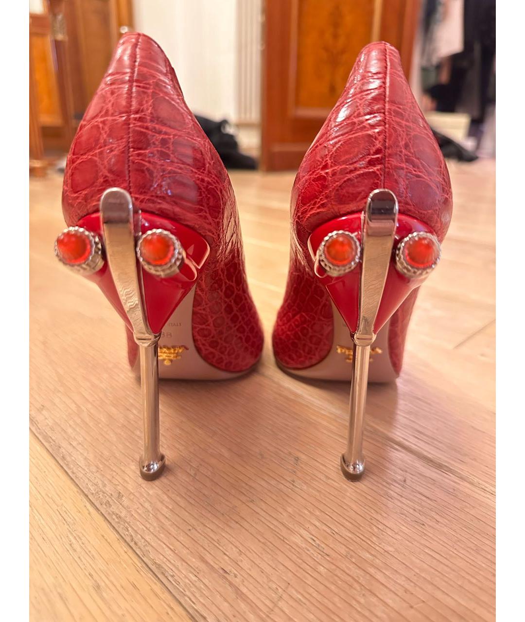 PRADA Красные туфли из кожи аллигатора, фото 4
