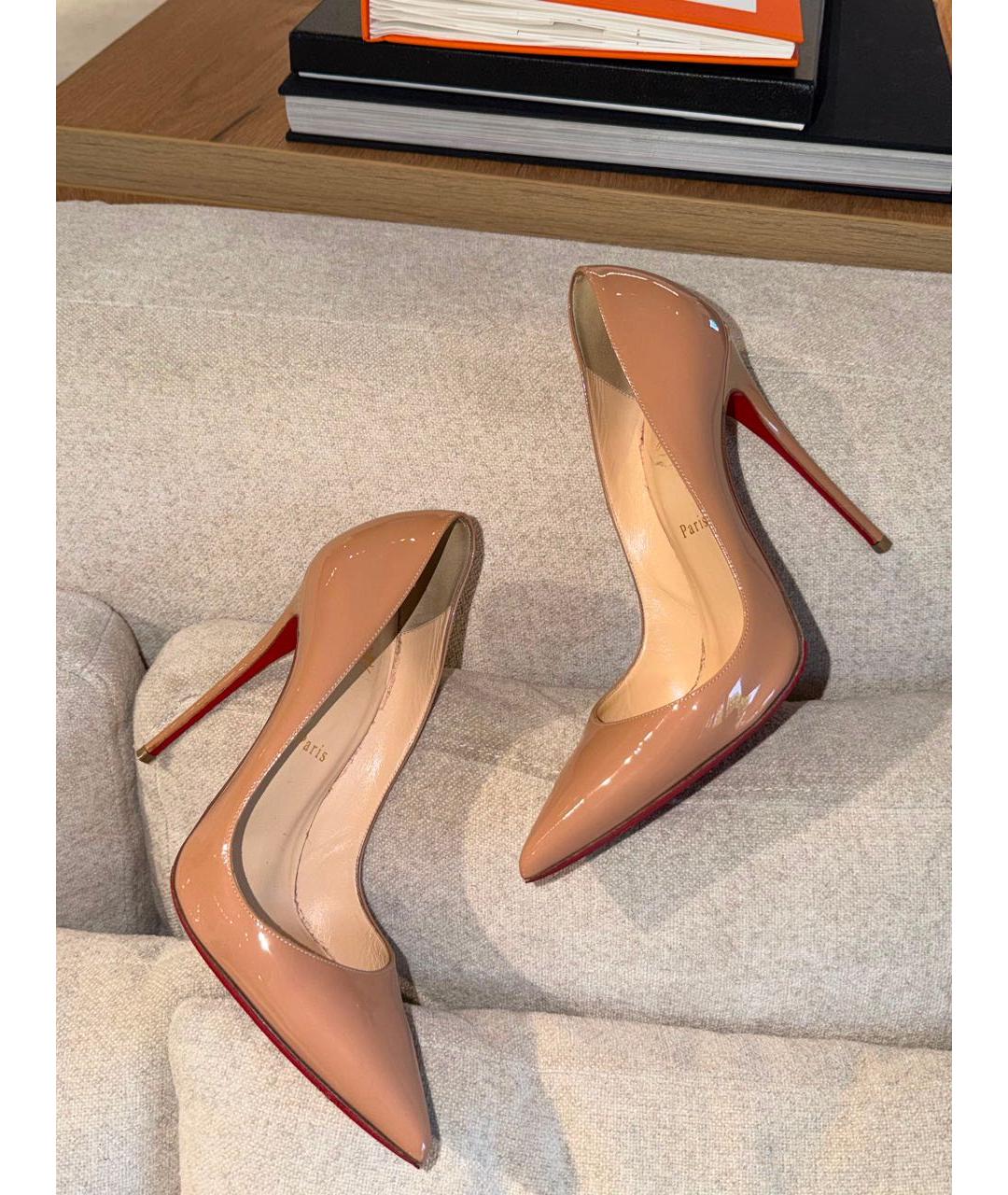 CHRISTIAN LOUBOUTIN Бежевые туфли из лакированной кожи, фото 2