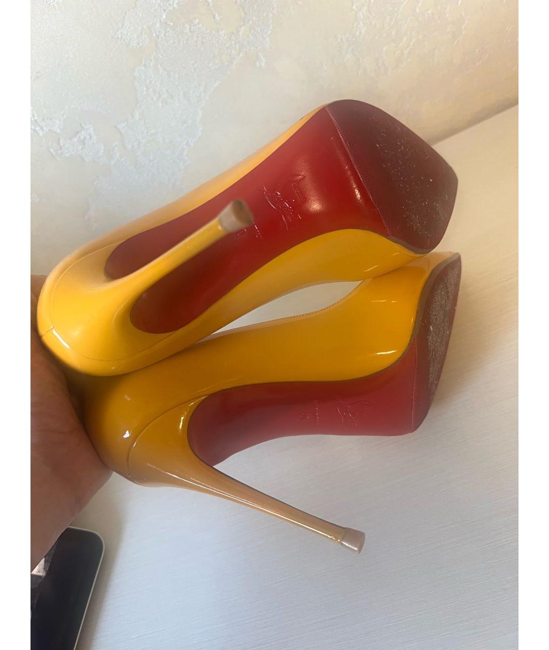CHRISTIAN LOUBOUTIN Желтые туфли из лакированной кожи, фото 5
