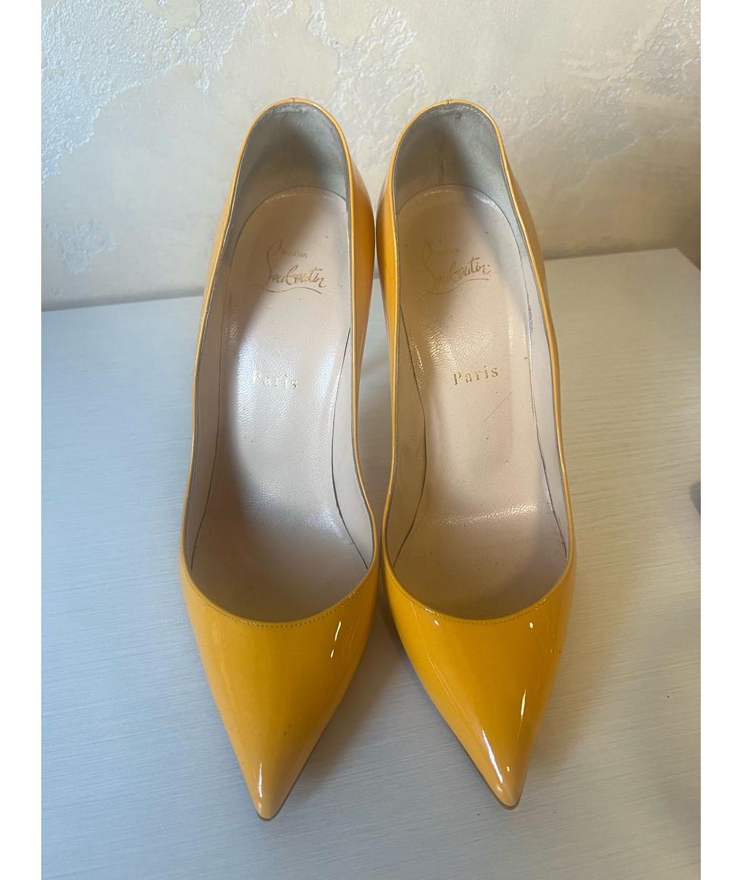 CHRISTIAN LOUBOUTIN Желтые туфли из лакированной кожи, фото 2