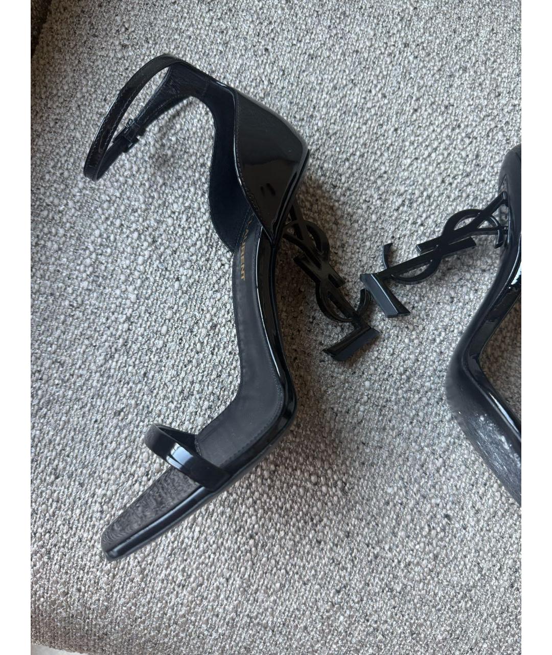 SAINT LAURENT Черные босоножки из лакированной кожи, фото 2