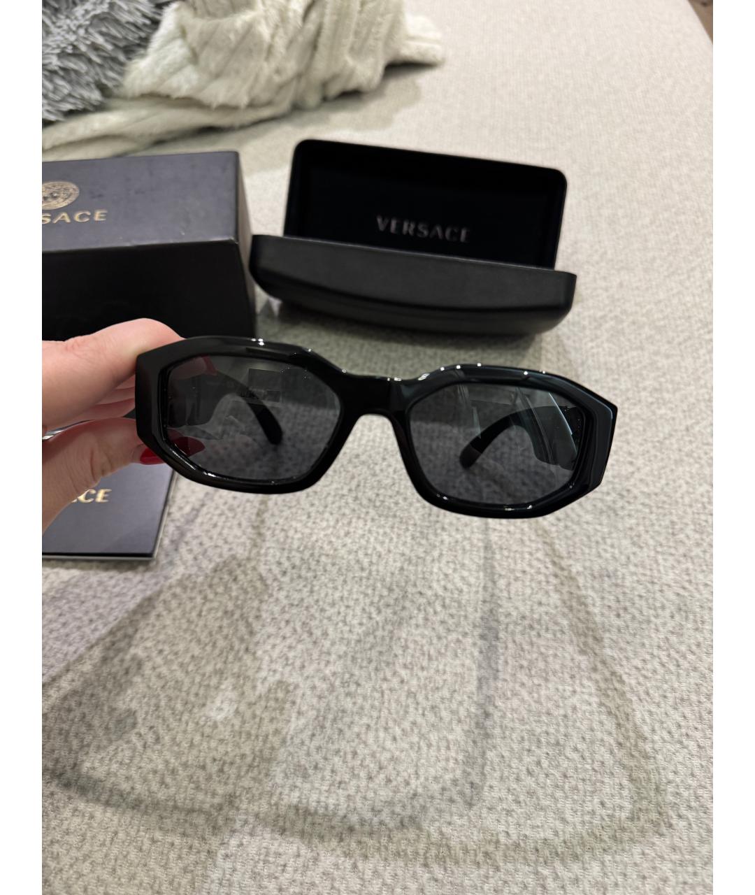 VERSACE Черные пластиковые солнцезащитные очки, фото 4