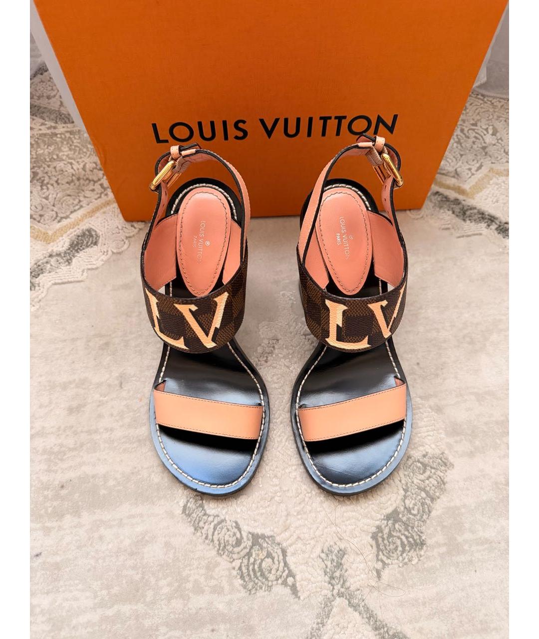 LOUIS VUITTON Коричневые кожаные босоножки, фото 2