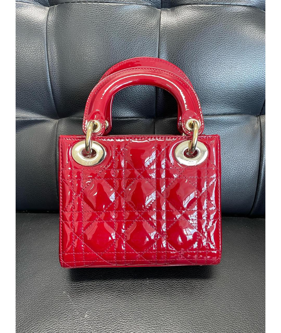 CHRISTIAN DIOR Красная сумка с короткими ручками из лакированной кожи, фото 4