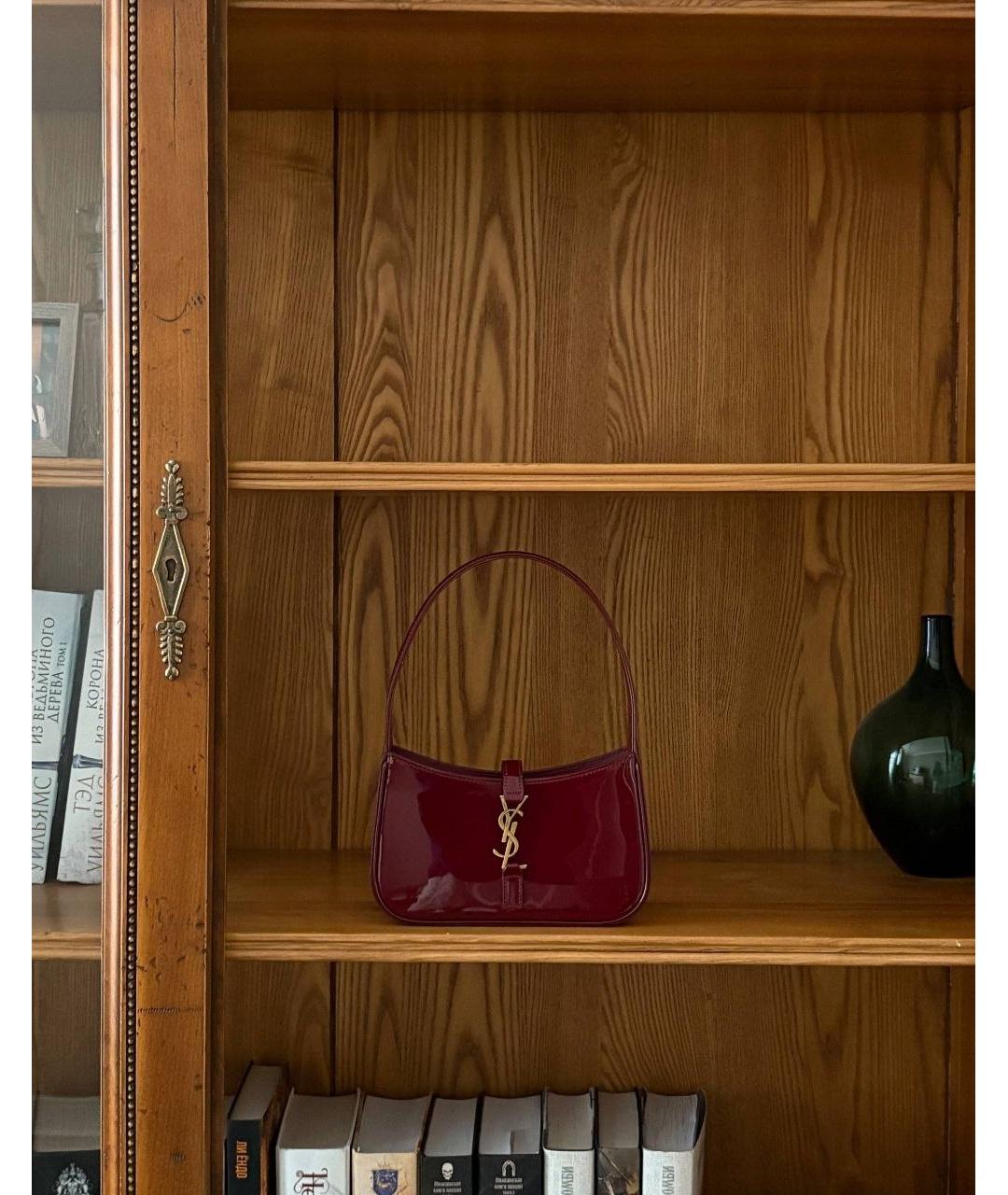 SAINT LAURENT Бордовая сумка через плечо из лакированной кожи, фото 2