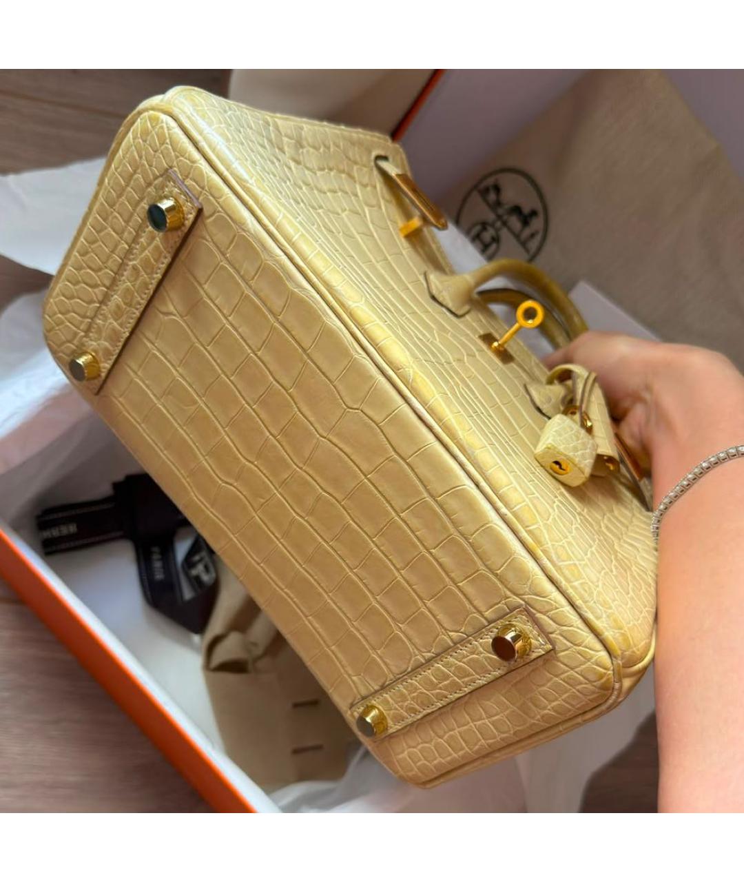 HERMES Бежевая сумка с короткими ручками из кожи крокодила, фото 4
