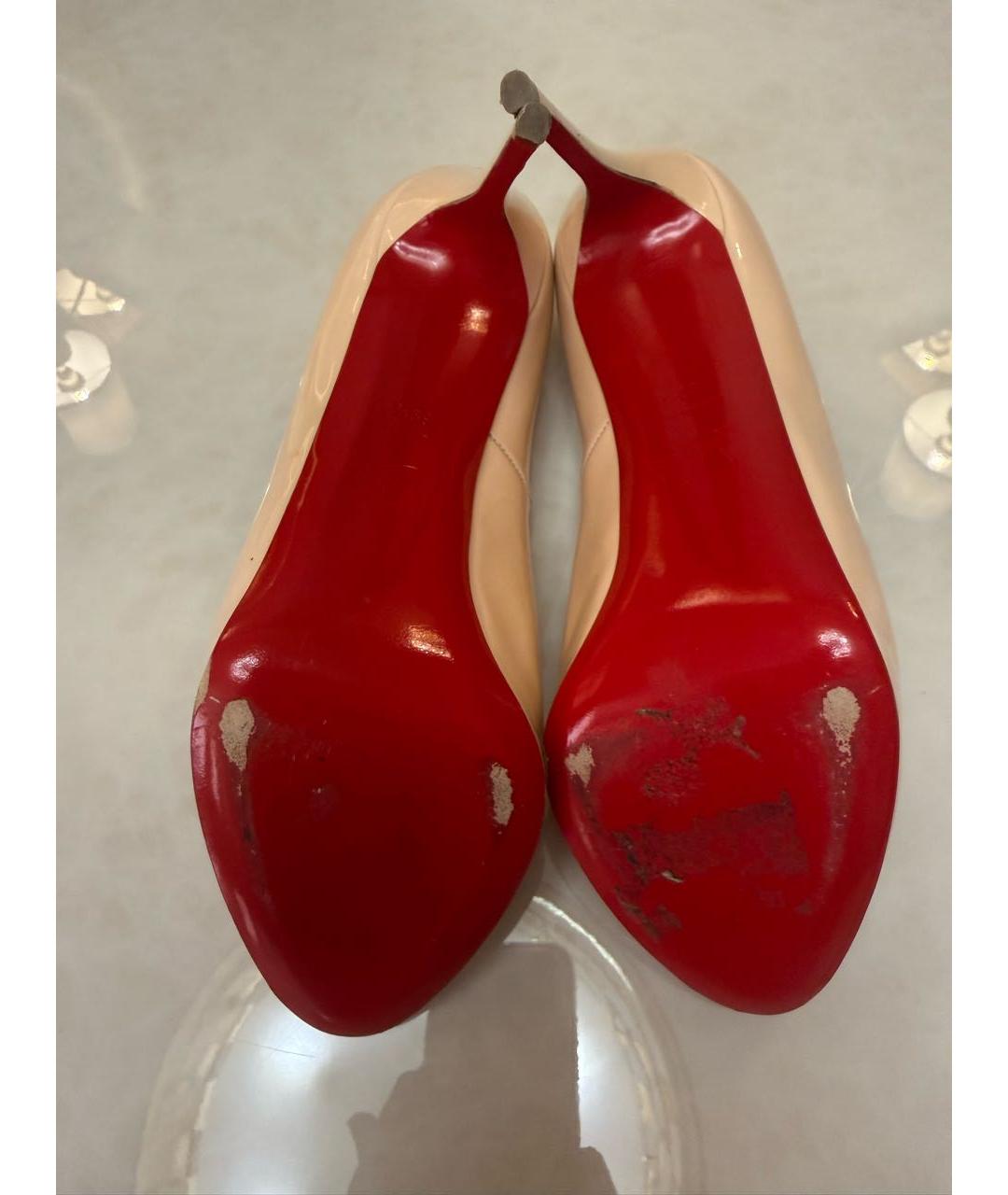 CHRISTIAN LOUBOUTIN Бежевые туфли из лакированной кожи, фото 6