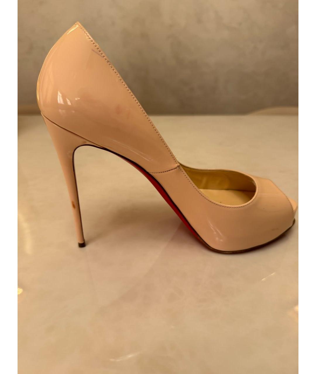 CHRISTIAN LOUBOUTIN Бежевые туфли из лакированной кожи, фото 8