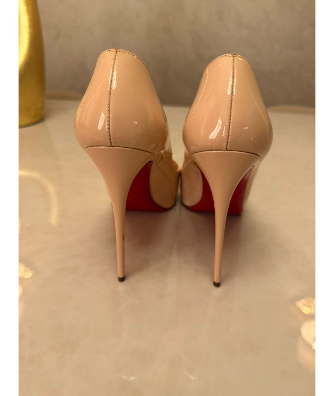CHRISTIAN LOUBOUTIN Бежевые туфли из лакированной кожи, фото 3