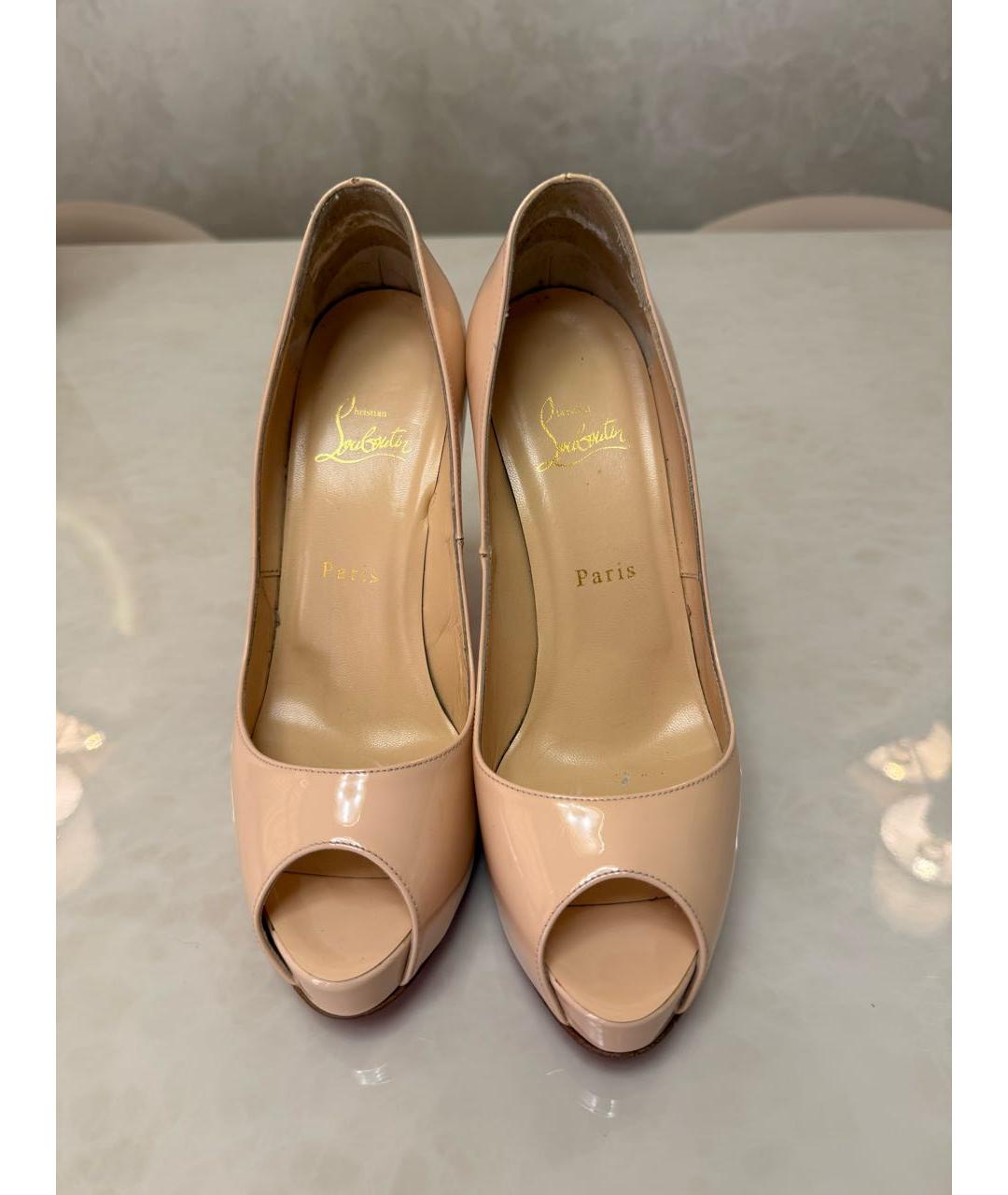 CHRISTIAN LOUBOUTIN Бежевые туфли из лакированной кожи, фото 2