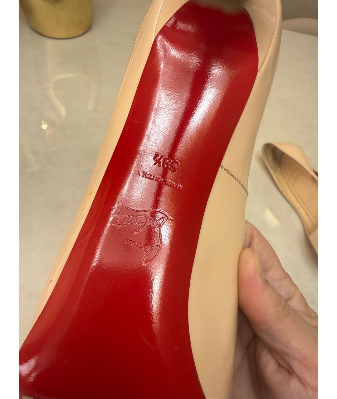 CHRISTIAN LOUBOUTIN Бежевые туфли из лакированной кожи, фото 5