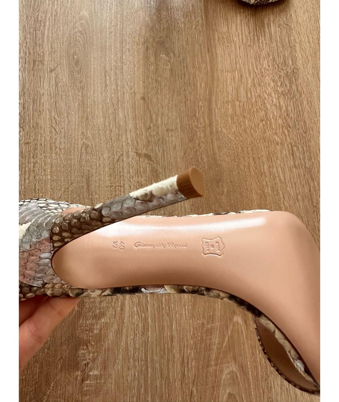 GIANVITO ROSSI Серебряные босоножки из кожи питона, фото 7