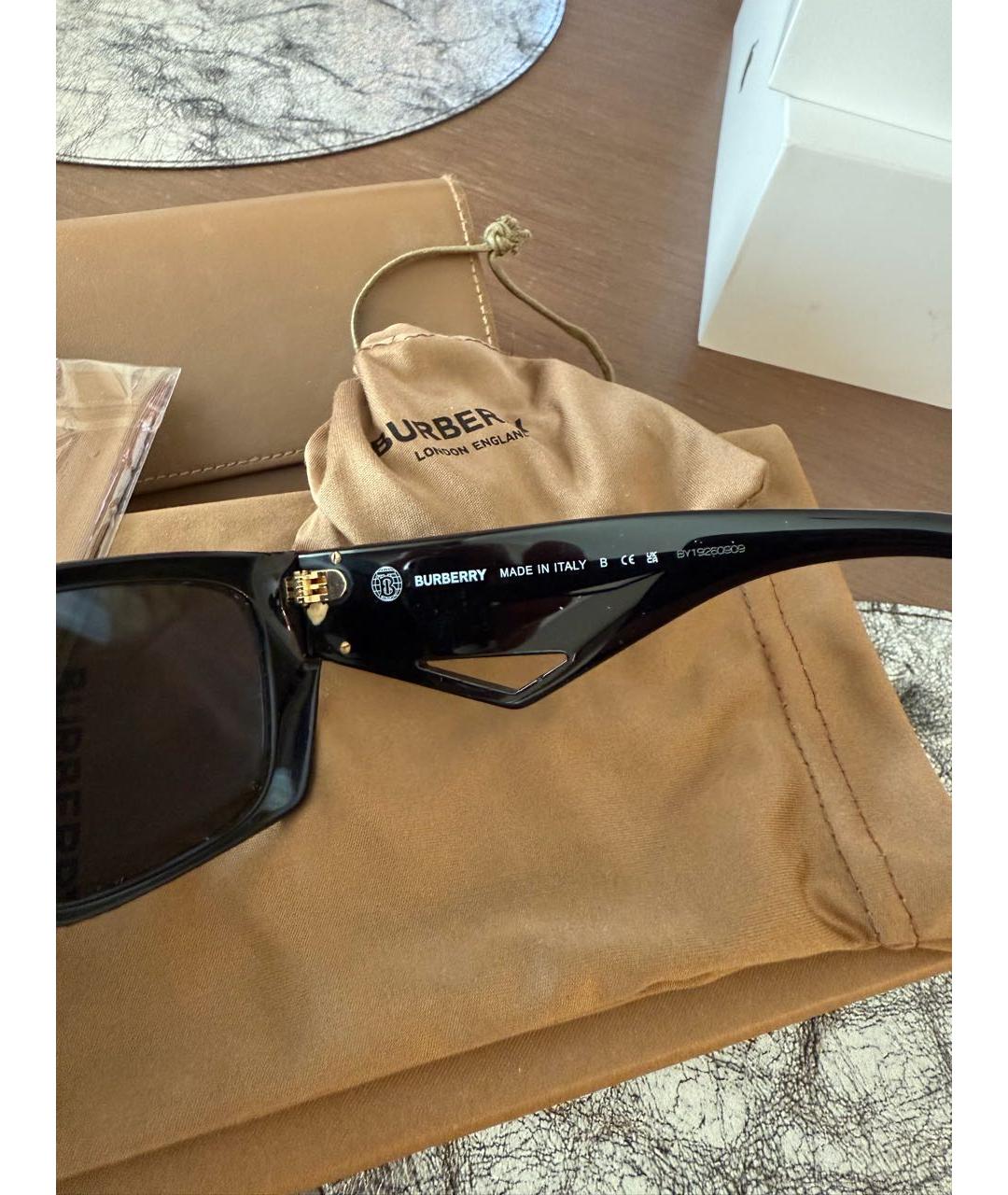 BURBERRY Черные пластиковые солнцезащитные очки, фото 2