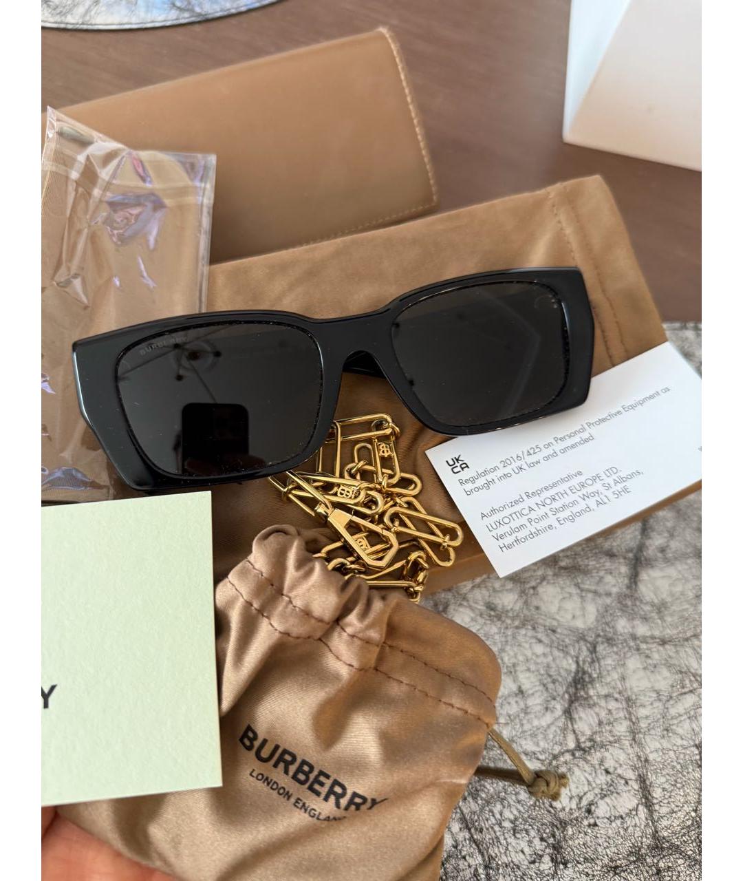 BURBERRY Черные пластиковые солнцезащитные очки, фото 3